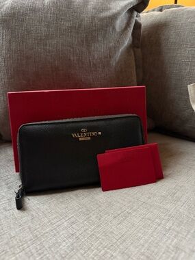 Valentino Garavani Black Zip Wallet w/ Box & Cards